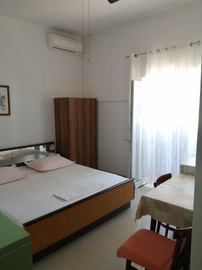 Omis Apartment On The Beach ภายนอก รูปภาพ