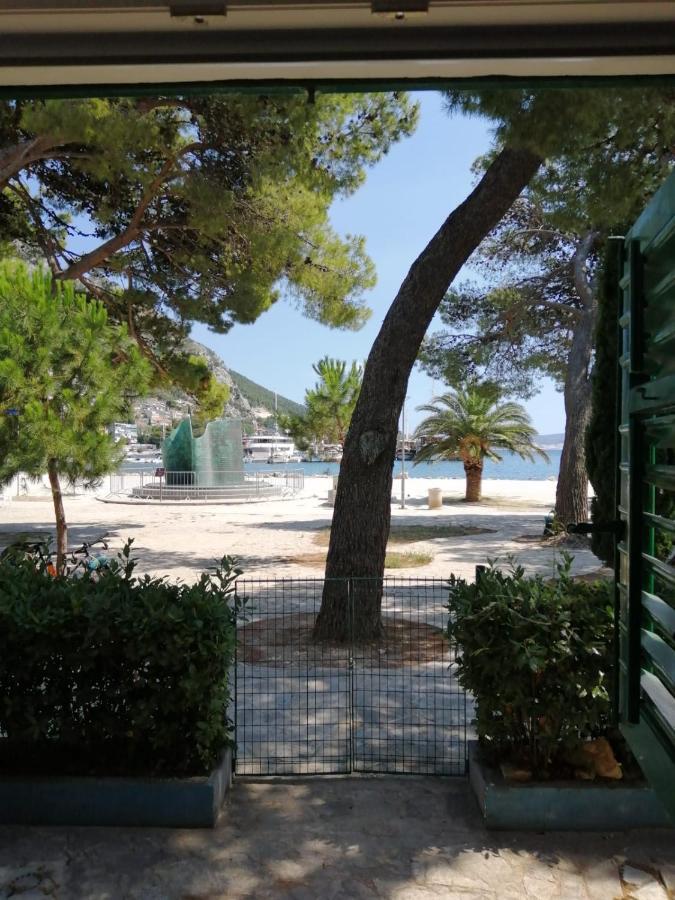 Omis Apartment On The Beach ภายนอก รูปภาพ