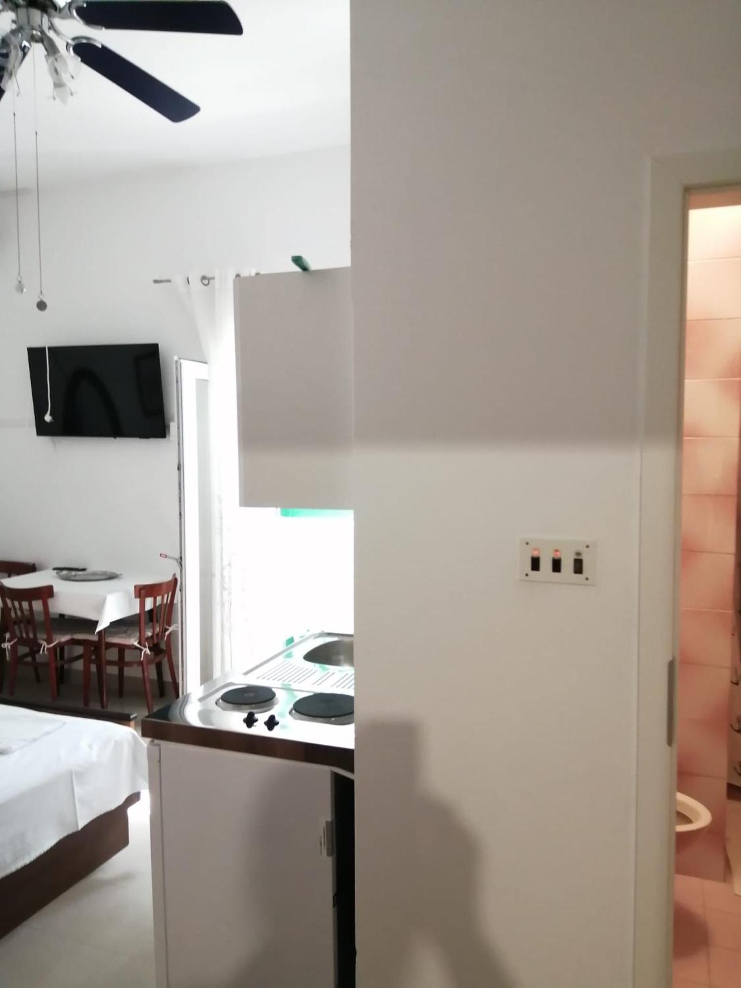 Omis Apartment On The Beach ภายนอก รูปภาพ