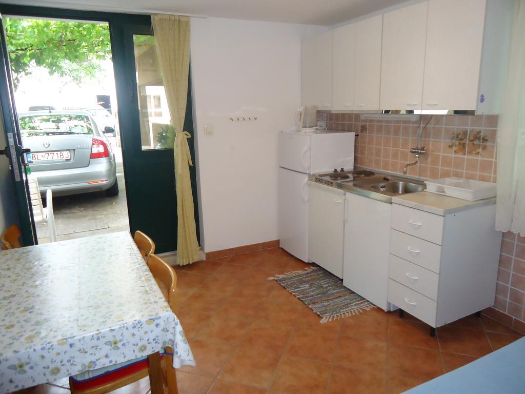 Omis Apartment On The Beach ภายนอก รูปภาพ