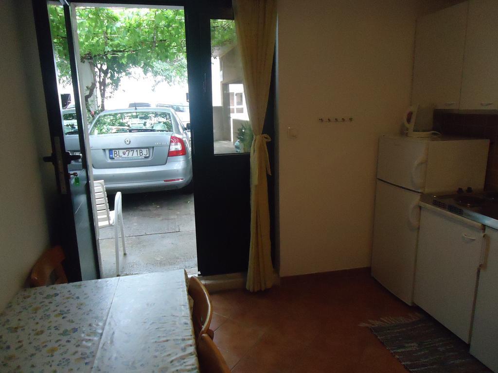 Omis Apartment On The Beach ภายนอก รูปภาพ
