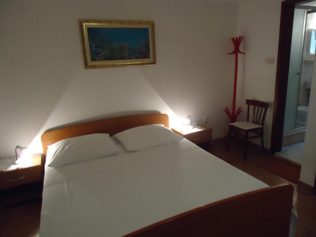 Omis Apartment On The Beach ภายนอก รูปภาพ