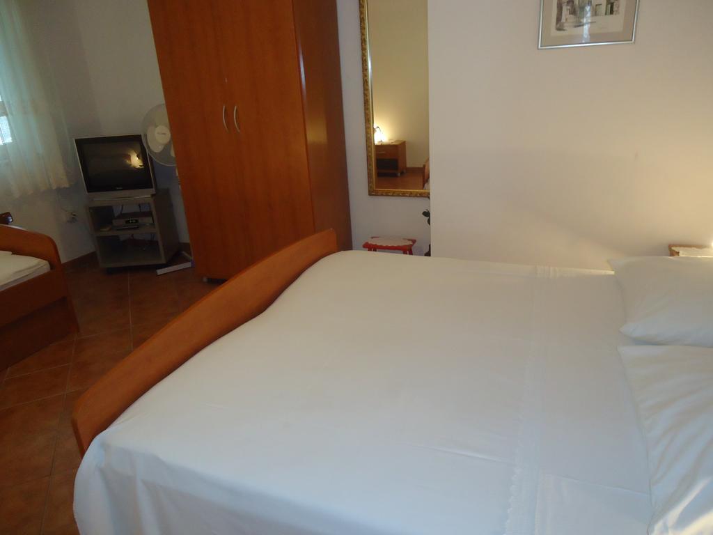 Omis Apartment On The Beach ภายนอก รูปภาพ