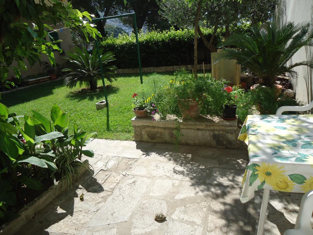 Omis Apartment On The Beach ภายนอก รูปภาพ