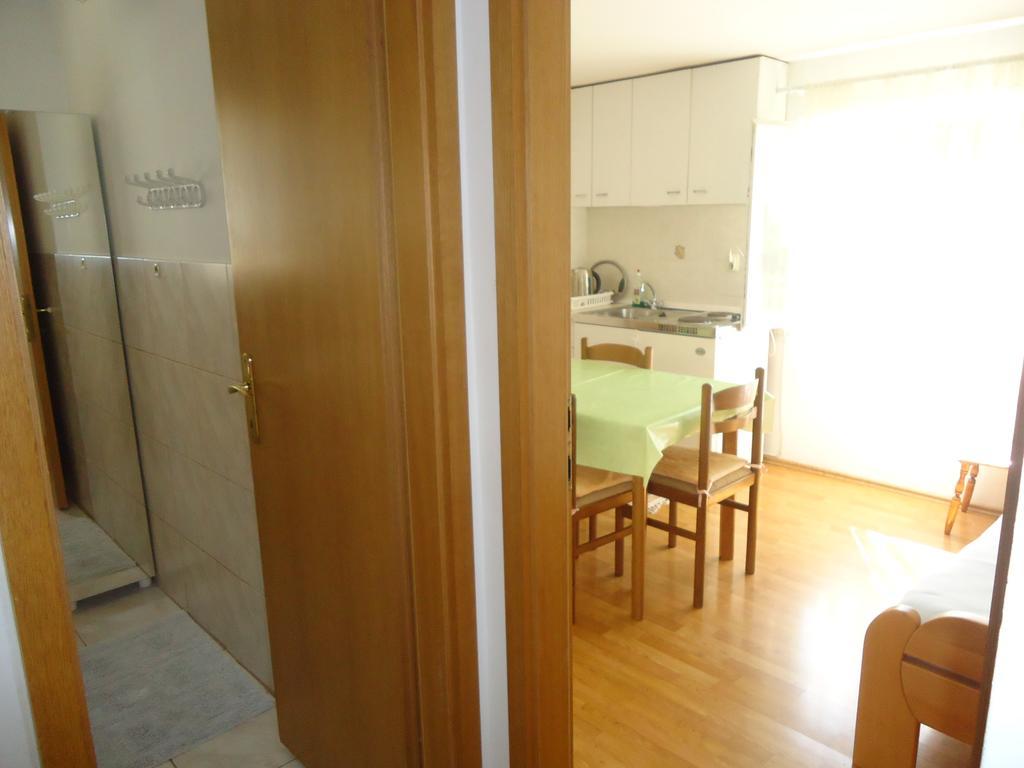 Omis Apartment On The Beach ภายนอก รูปภาพ