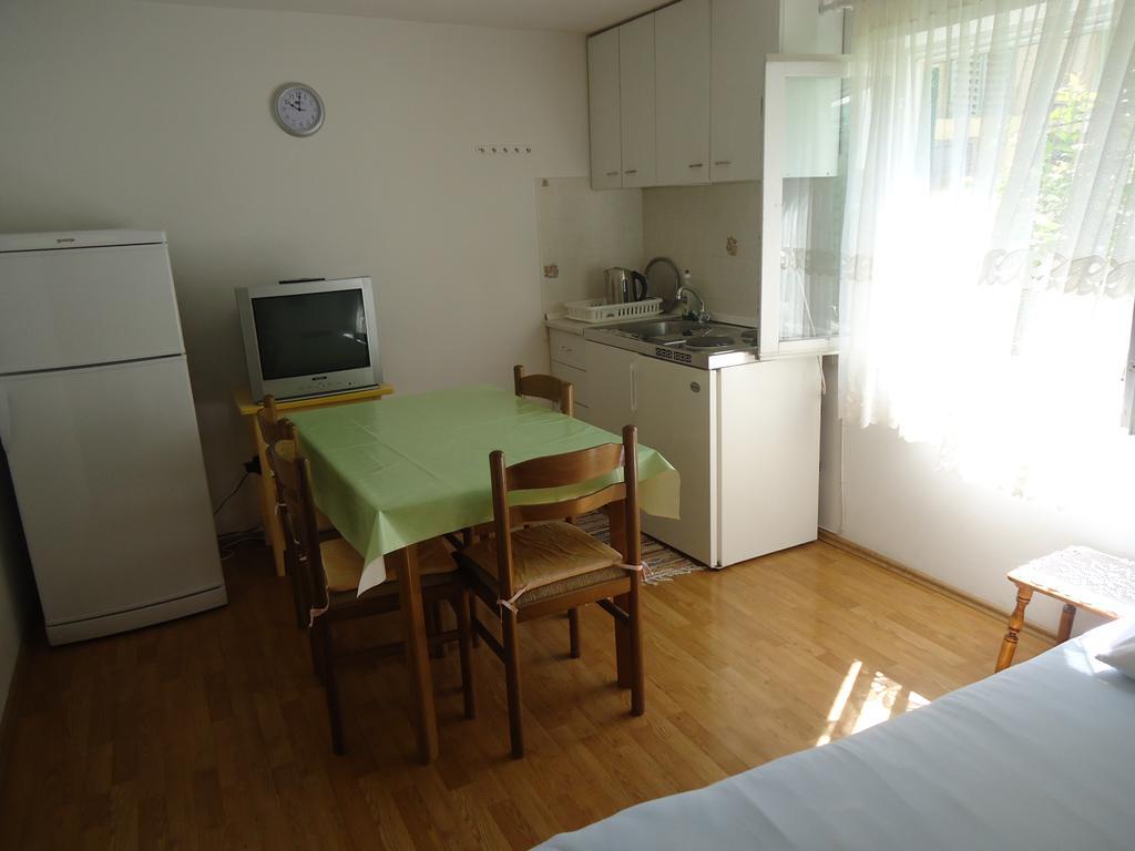 Omis Apartment On The Beach ภายนอก รูปภาพ