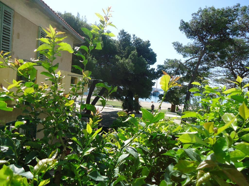Omis Apartment On The Beach ภายนอก รูปภาพ