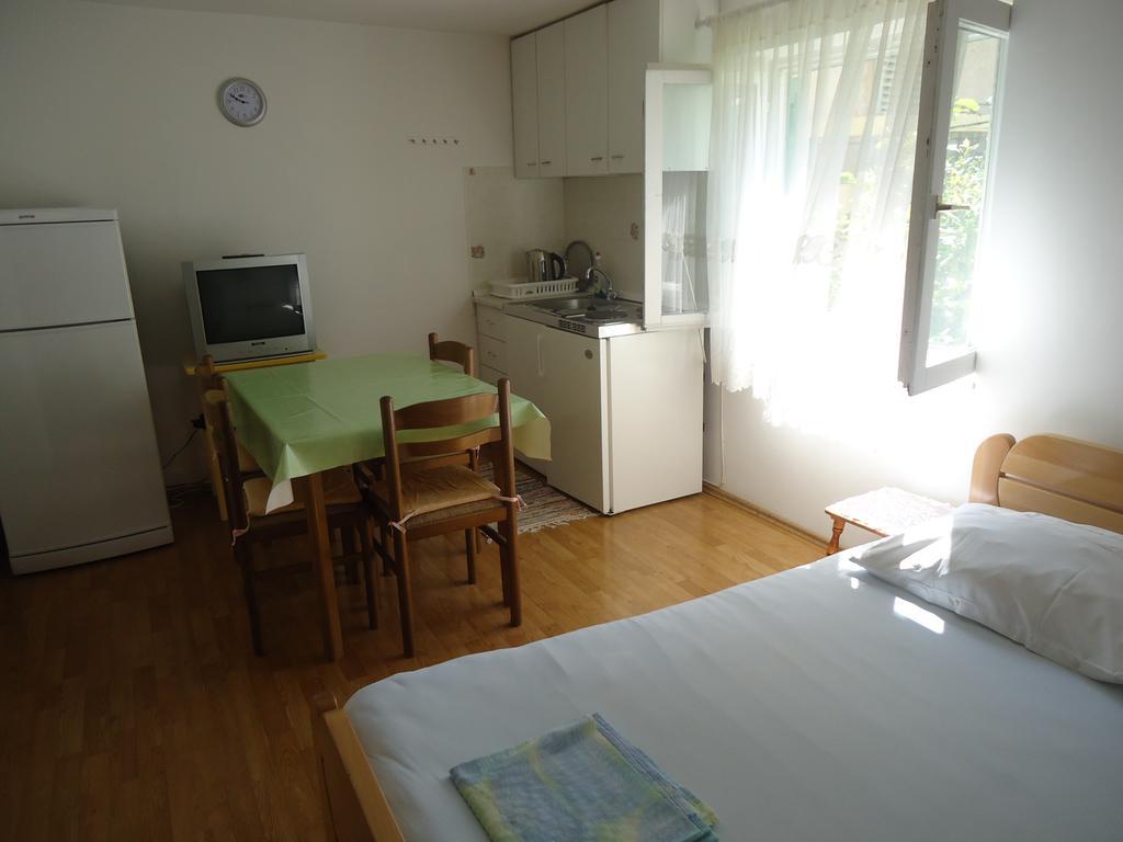 Omis Apartment On The Beach ภายนอก รูปภาพ