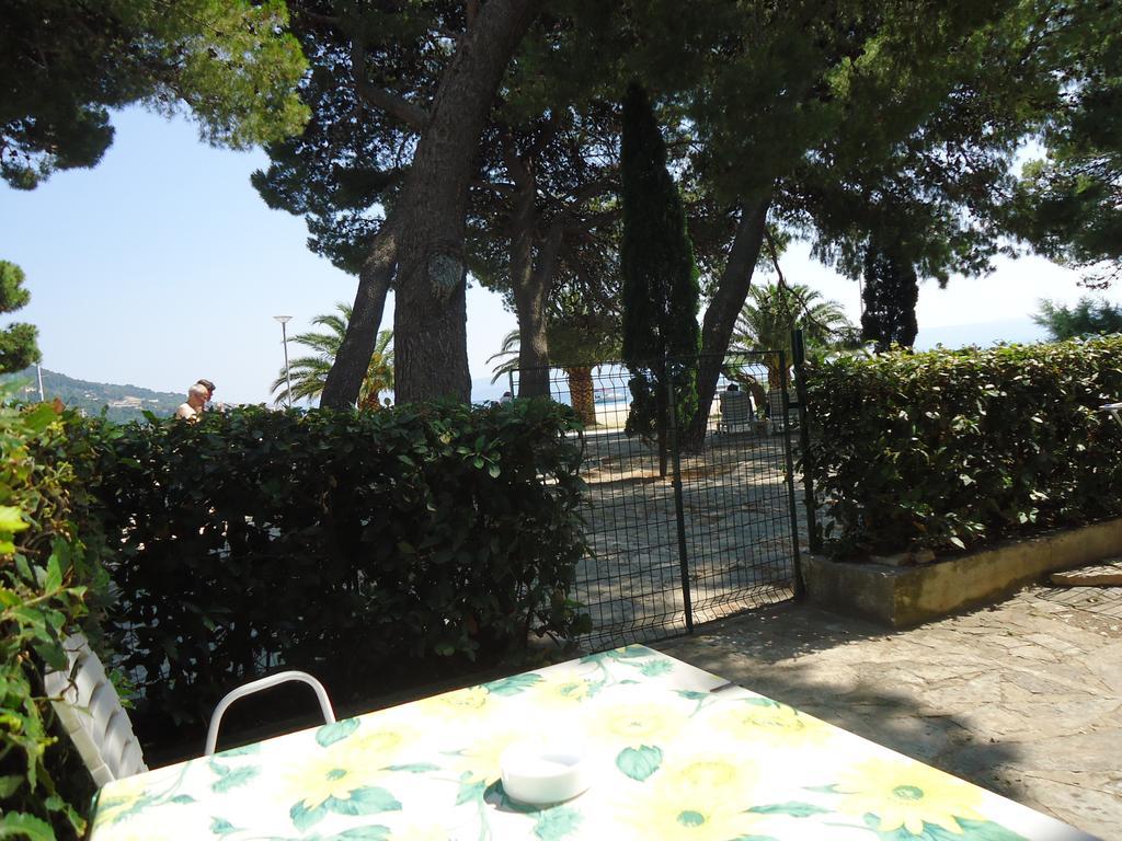 Omis Apartment On The Beach ภายนอก รูปภาพ