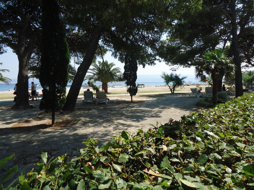 Omis Apartment On The Beach ภายนอก รูปภาพ